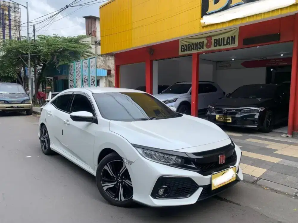 Honda Civic 1.5 RS Hatchback Matic 2017 Putih KM 54rb Record