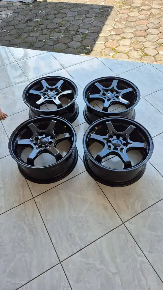 Velg HSR R16 (Cocok untuk Jazz, Yaris, Brio Mobilio, Avanza)