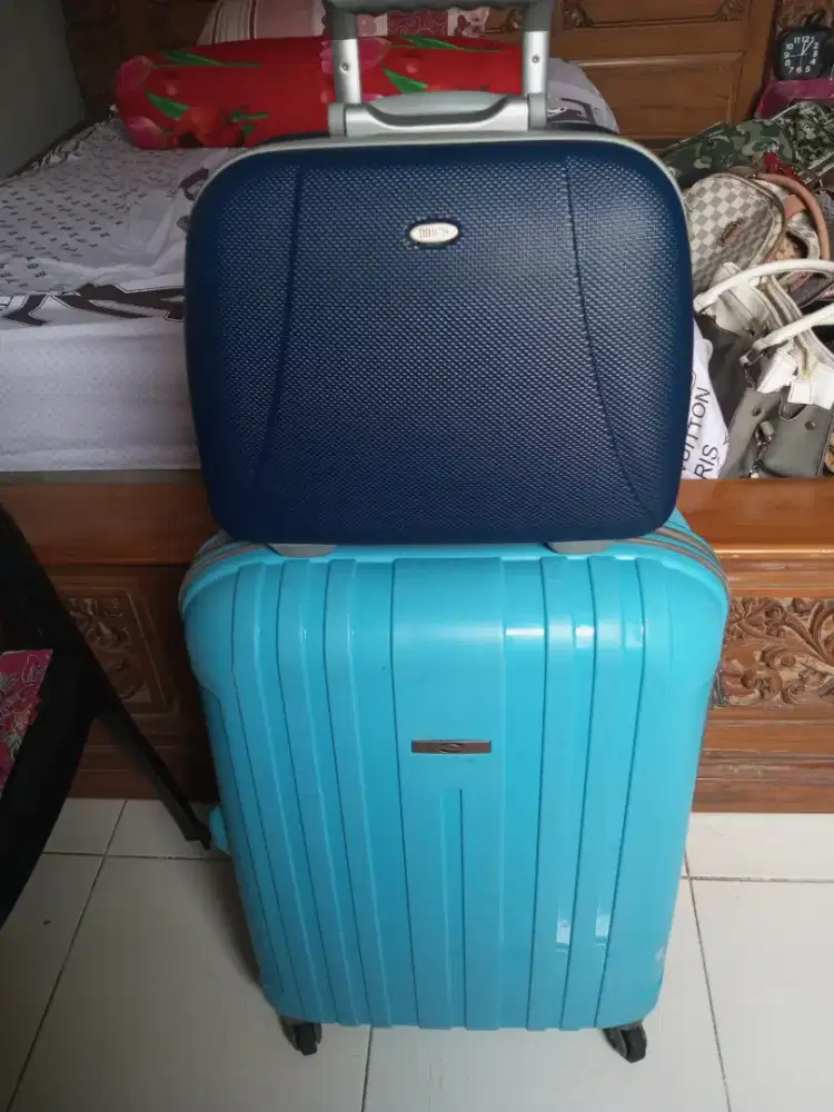 Dijual cepat Satu sett koper hardcase ukuran 26 n koper make up