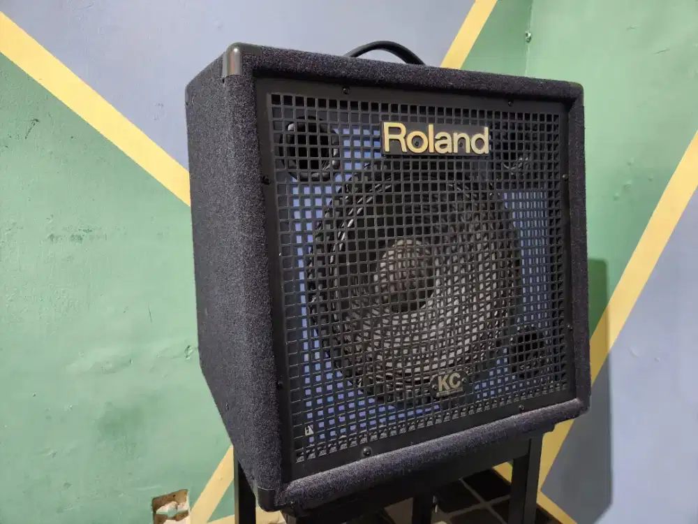 Roland KC 350 amply