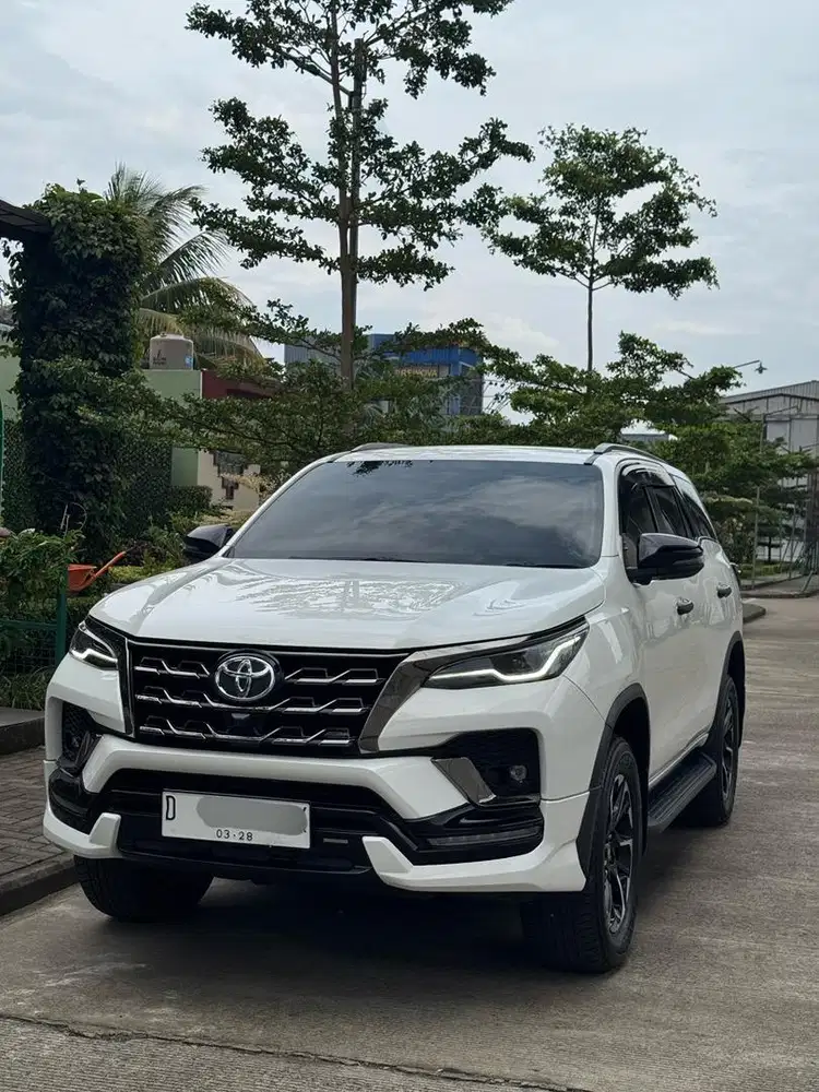 Toyota Fortuner VRZ 2.8 GR 2022 low km