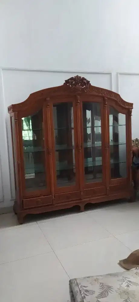 Lemari Hias jati ukir Jepara