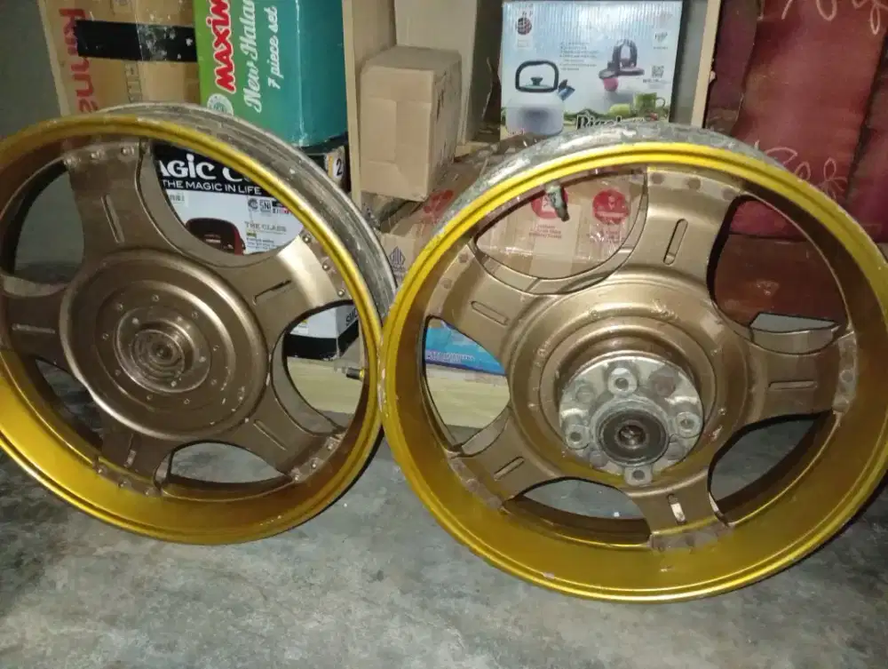 JUAL RUGI/BU Sepaket Velg & Swingarm Custom Repaint Gold