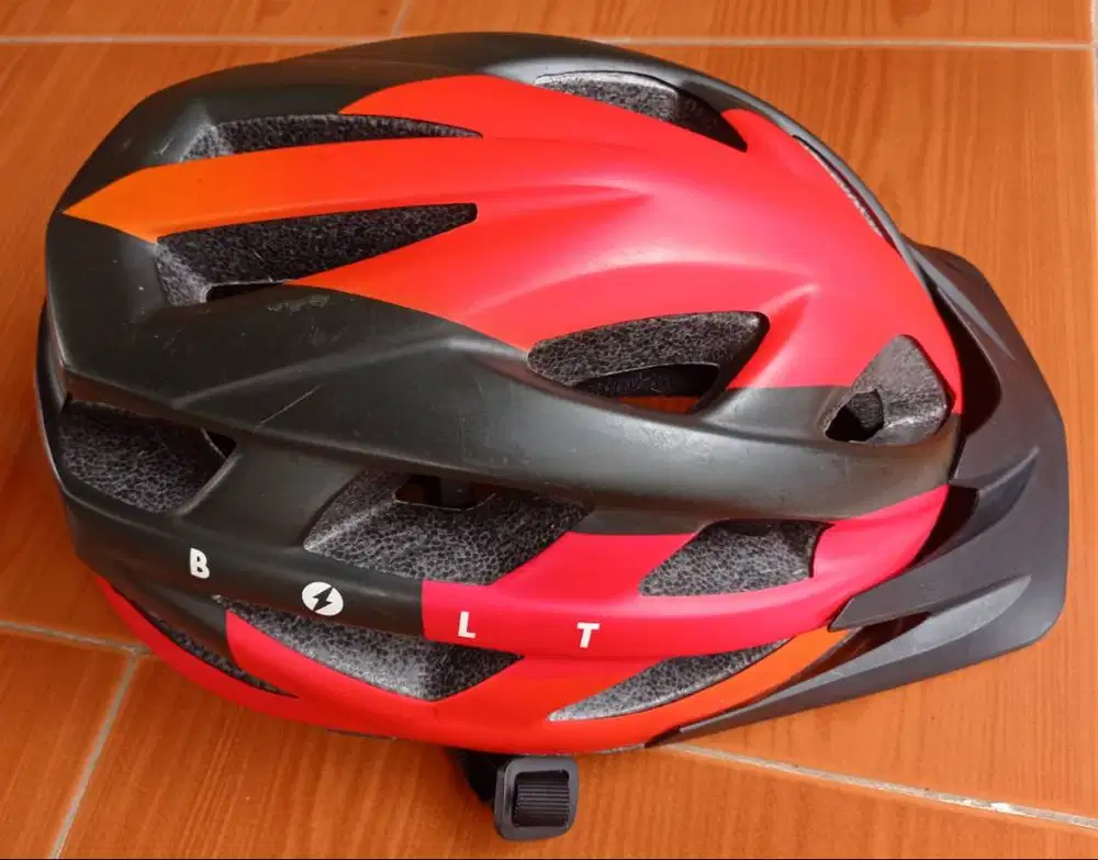 HELM SEPEDA BOLT