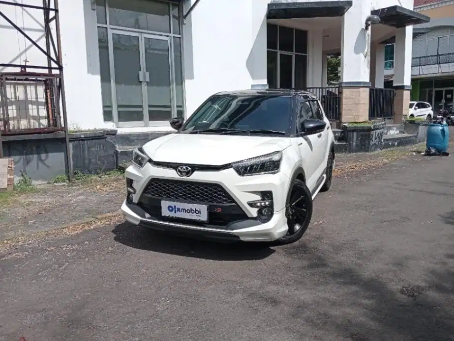 Like New- TOYOTA Raize 1.0 GR Sport TSS Two Tone Bensin AT 2022 PUTIH