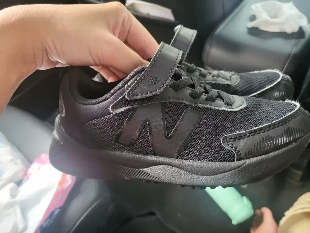 Dijual sepatu hitam anak ukuran 27