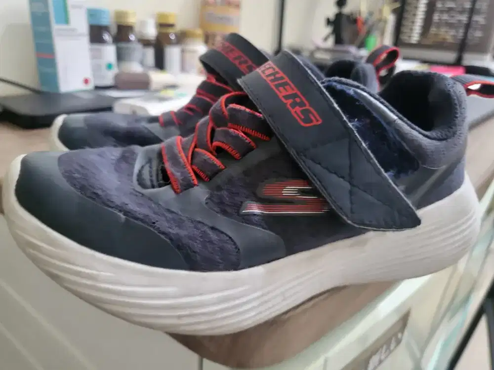 Dijual sepatu skechers anak 3 tahun