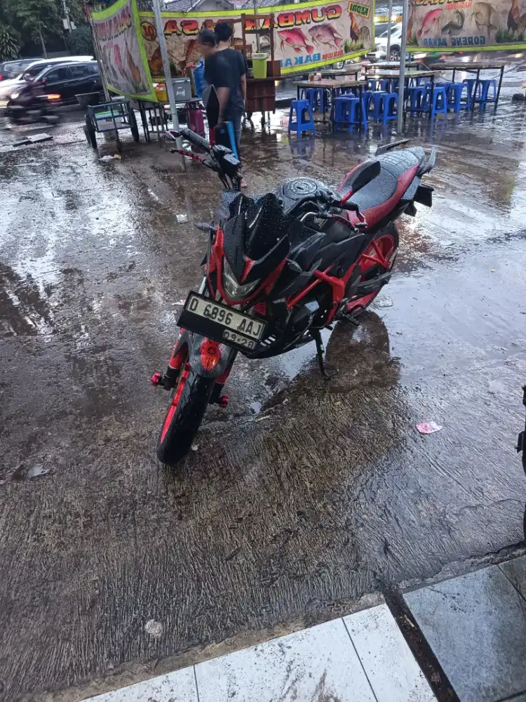 CB150R New Street Fire