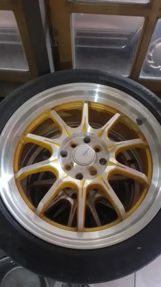 Ban+velg r17 pcd 100/114 kondisi ban layak pake