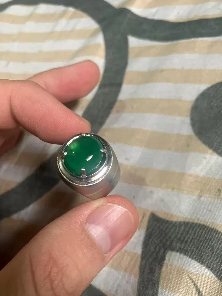 Natural bacan hijau tua