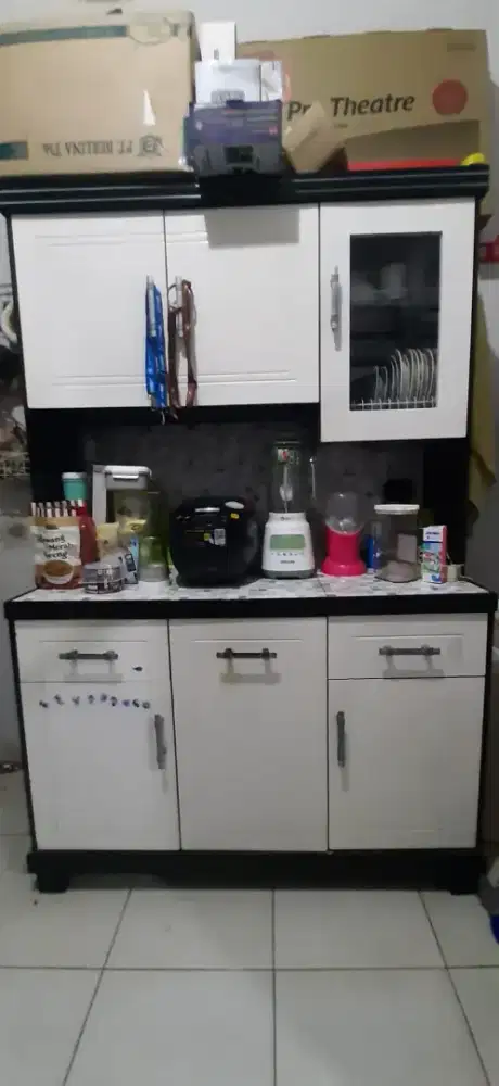 Lemari Piring dan Lemari Buku