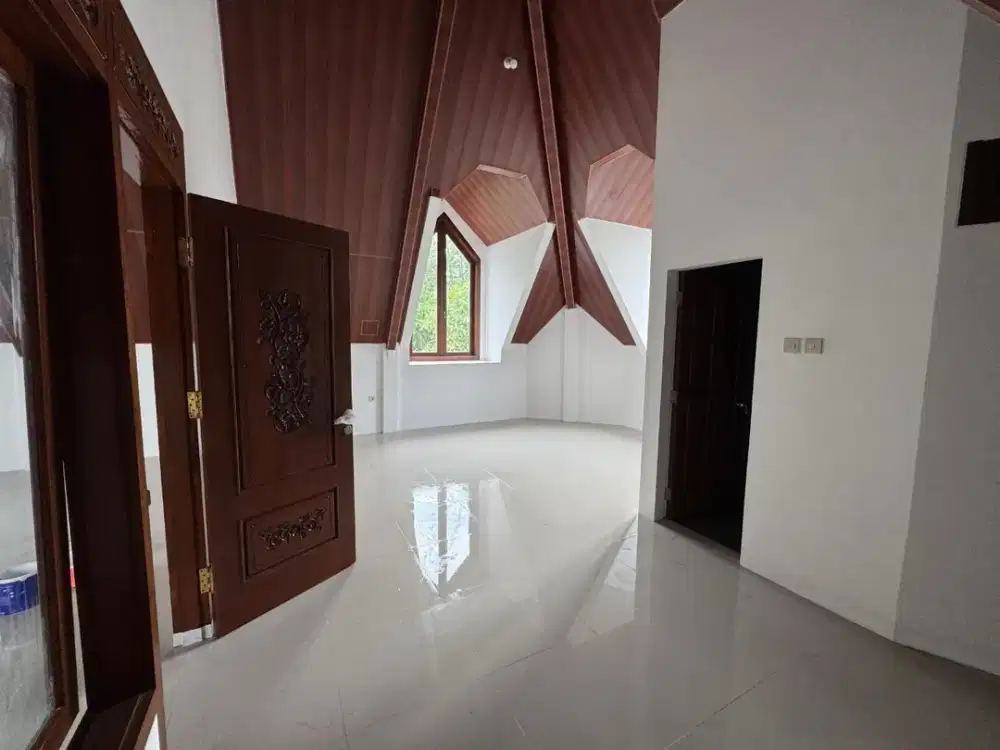 Dijual Rumah Baru baguss poll di Araya Greenwood Golf Malang, menggunakan Kayu Jati