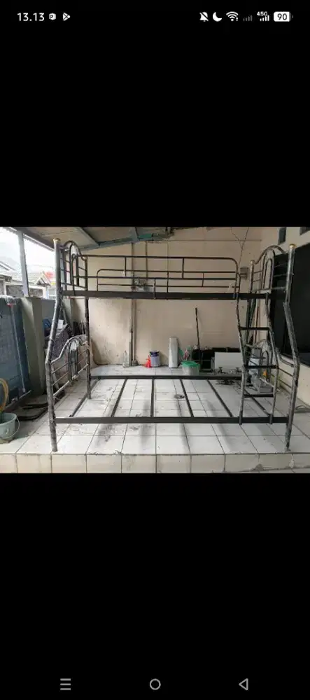Ranjang 2 tingkat 90% masi baru