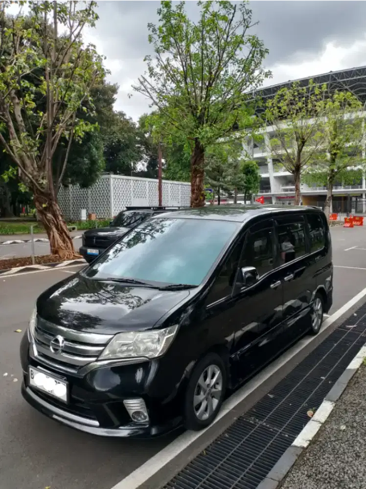 Nissan Serena 2.0 HWS 2013 Mulus Rapi Terawat Siap Mudik