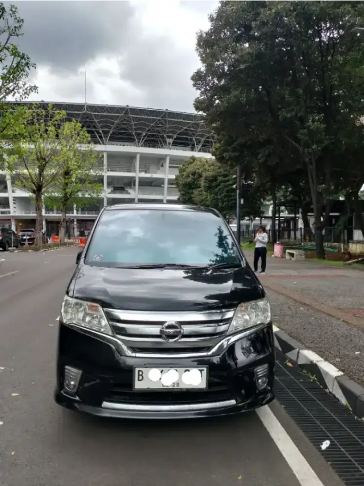 Nissan Serena 2.0 HWS 2013 Mulus Rapi Terawat Siap Mudik