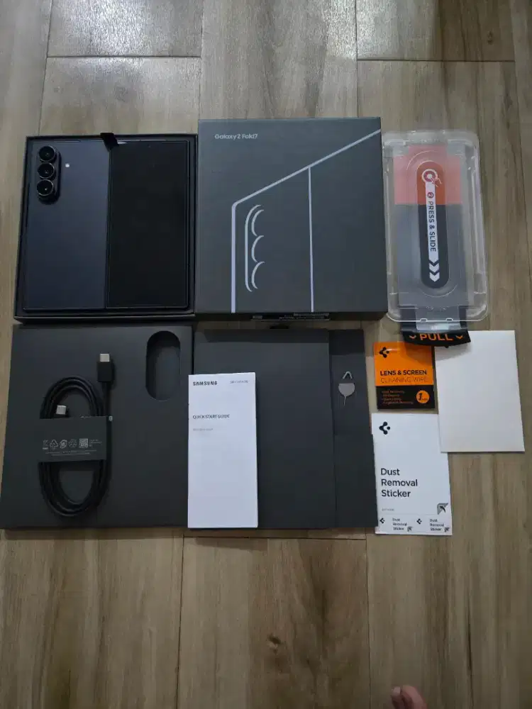 Samsung fold 7 12/512 fisik sesuai foto ada cat klupas penyakit fold 7