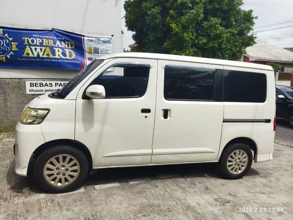 Daihatsu Luxio M M/T th. 2012