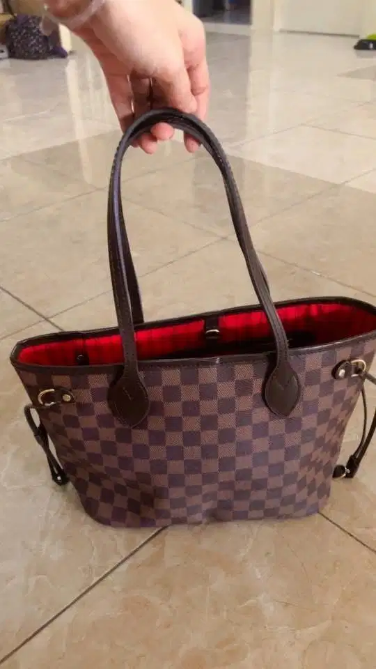 Tas lv size Medium, mirror, mulus dan jarang pakai