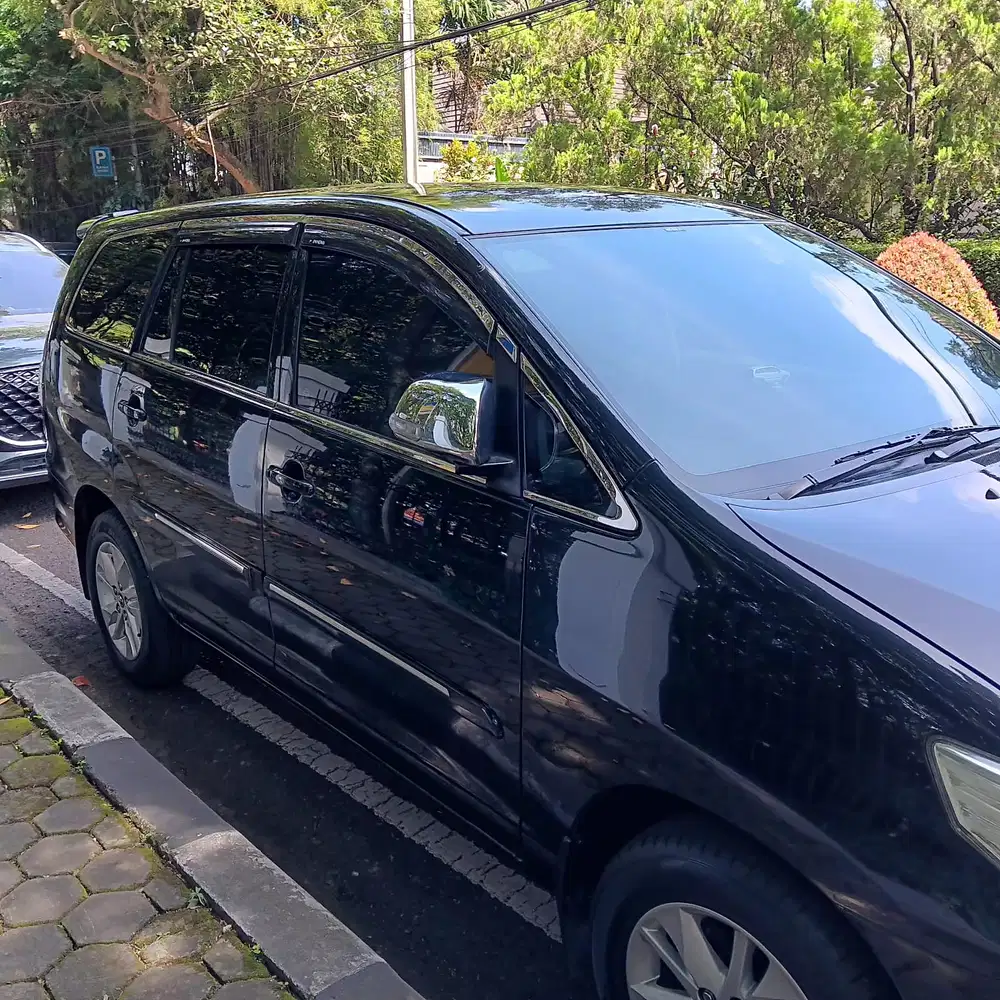 Toyota Kijang Innova 2011 Bensin