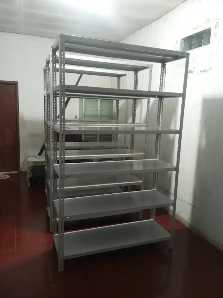 Rak besi siku display toko