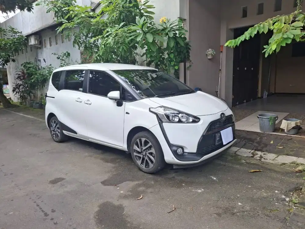 Toyota Sienta V 1.5 MT Tahun 2016 – AD Asli Solo