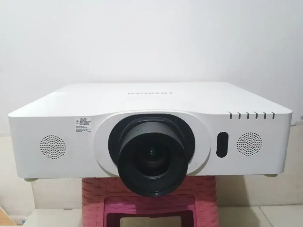 Proyektor hitachi co x8150 HDMI 5000 ansilumens