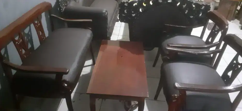 3 kursi 1 meja kayu jati bekas sudah ganti kain
