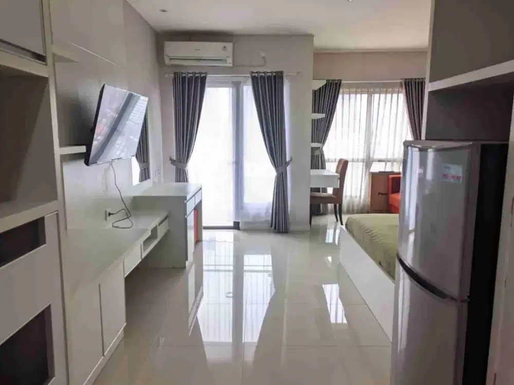 Studio Besar Full Furnish Unit Terang Siap Huni