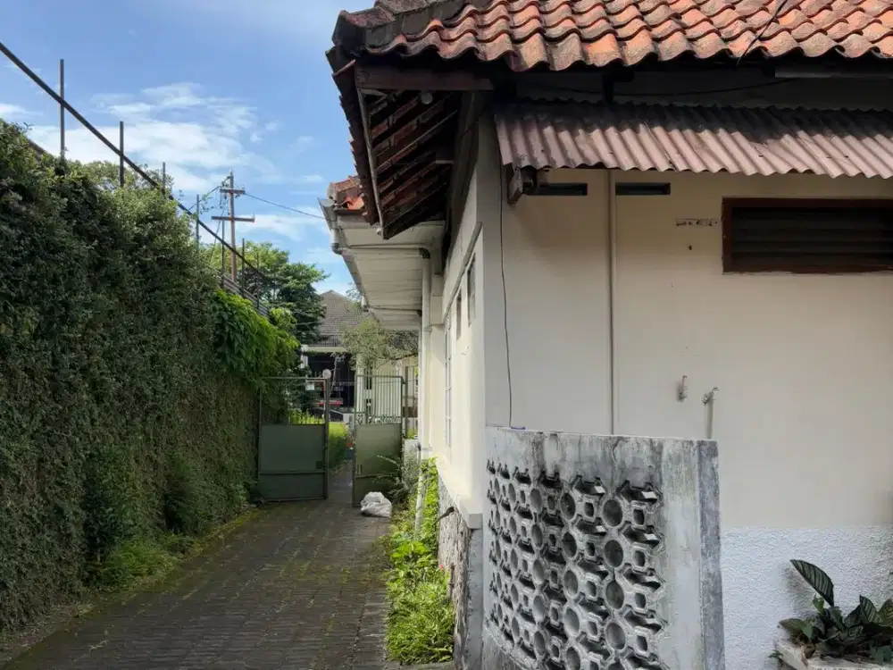 Jarang ada Jual Rumah Terbaik Mainroad Riau Area bisnis berkembang Bandung lokasi sangat strategis belakang gedung sate