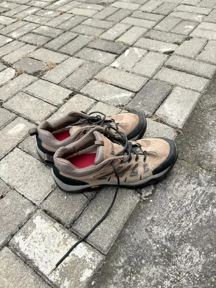 SEPATU GUNUNG SIZE 44