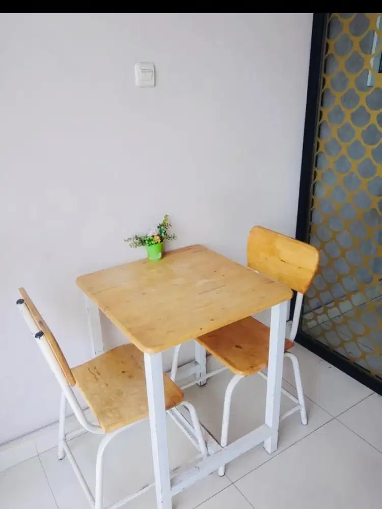 Meja dan kursi cafe