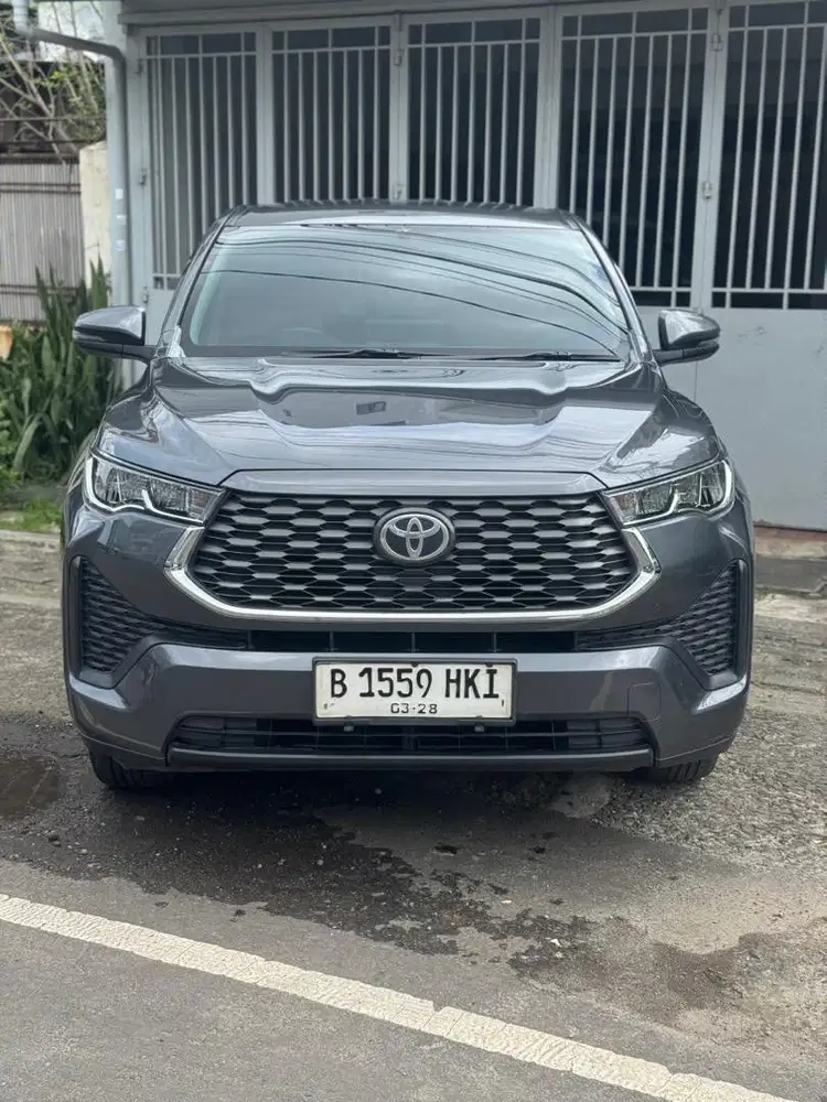 Toyota innova zenix V 2022 nik 2023 km 40 ribu