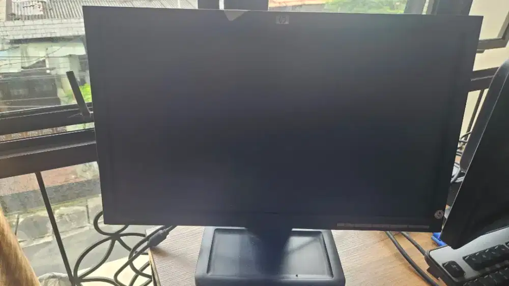 MONITOR MURAH HP LE1851w INCLUDE KABEL POWER & VGA