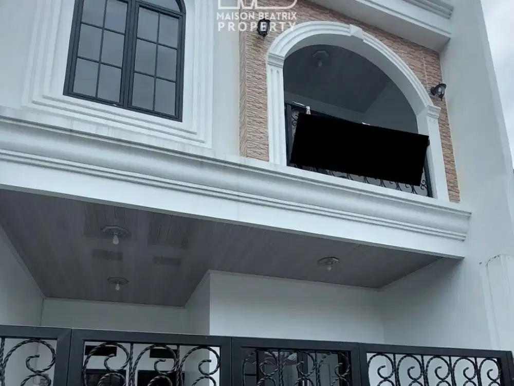 RUMAH MEWAH KLASIK MODERN 2 LANTAI SIAP HUNI DI  CIRACAS - JAKARTA TIMUR
