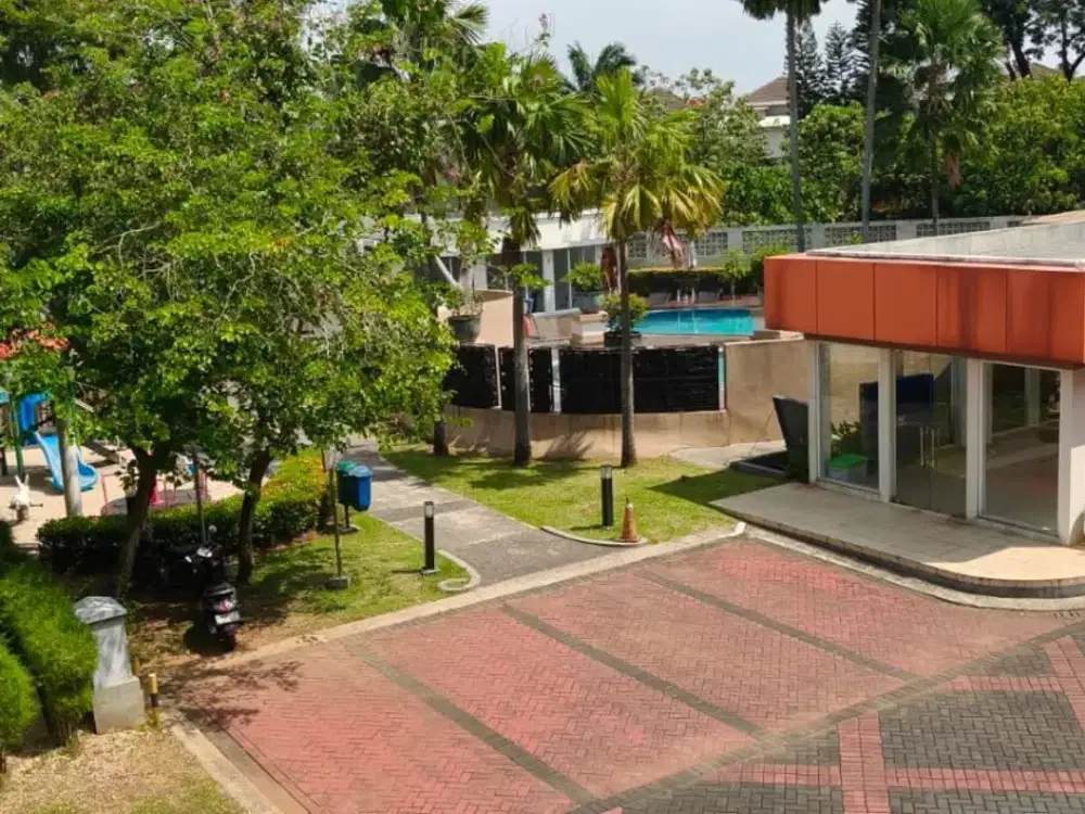 Turun Harga 100 Juta! Rumah 3 Lantai Depan Kolam Renang – Montana Village Gading Serpong, SHM