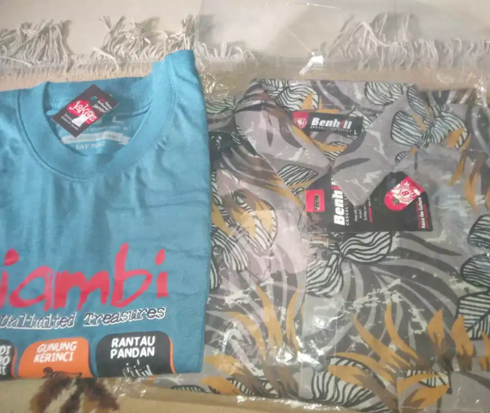 Kemeja dan kaos