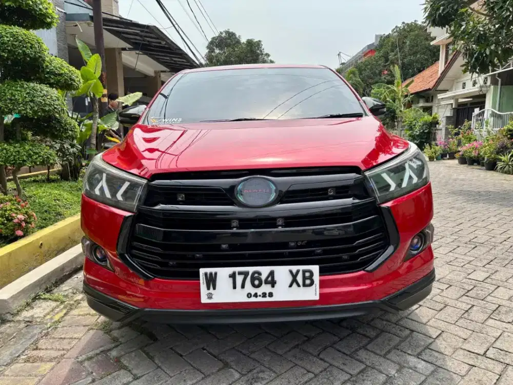 Toyota Innova Venturer Bensin 2017.