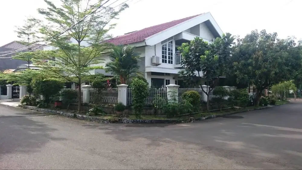 Rumah Hook Full Furnished Pondok Kelapa Bebas Banjir plus Kolam Renang