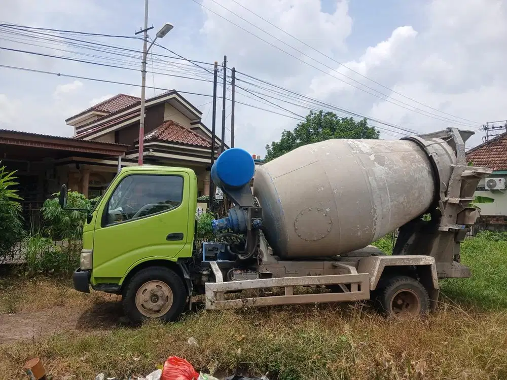 Dijual Truck Mixer 3 Kubik, Hino Dutro 2017