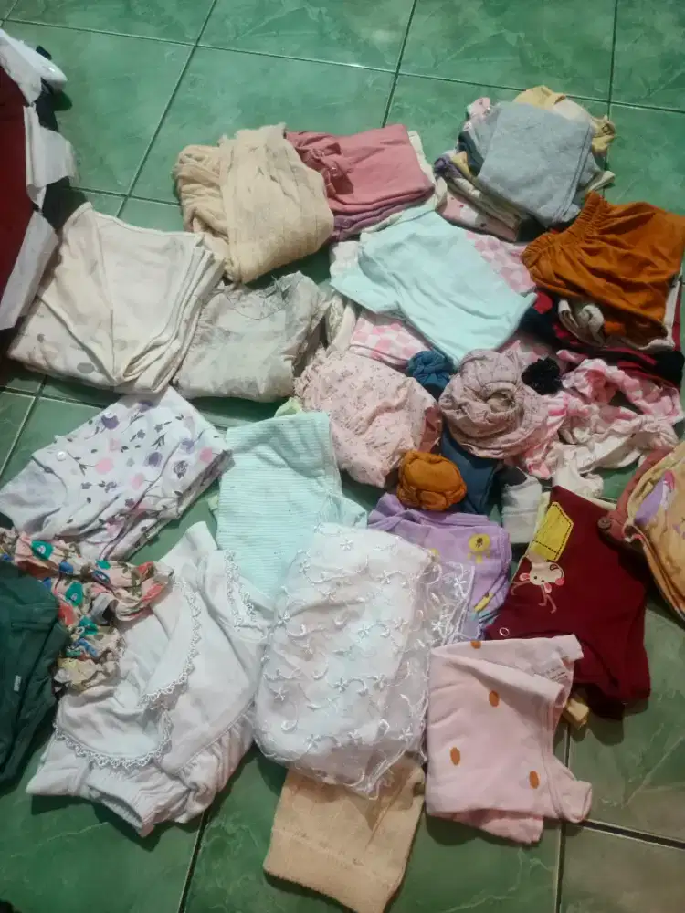 Baju bayi perempuan