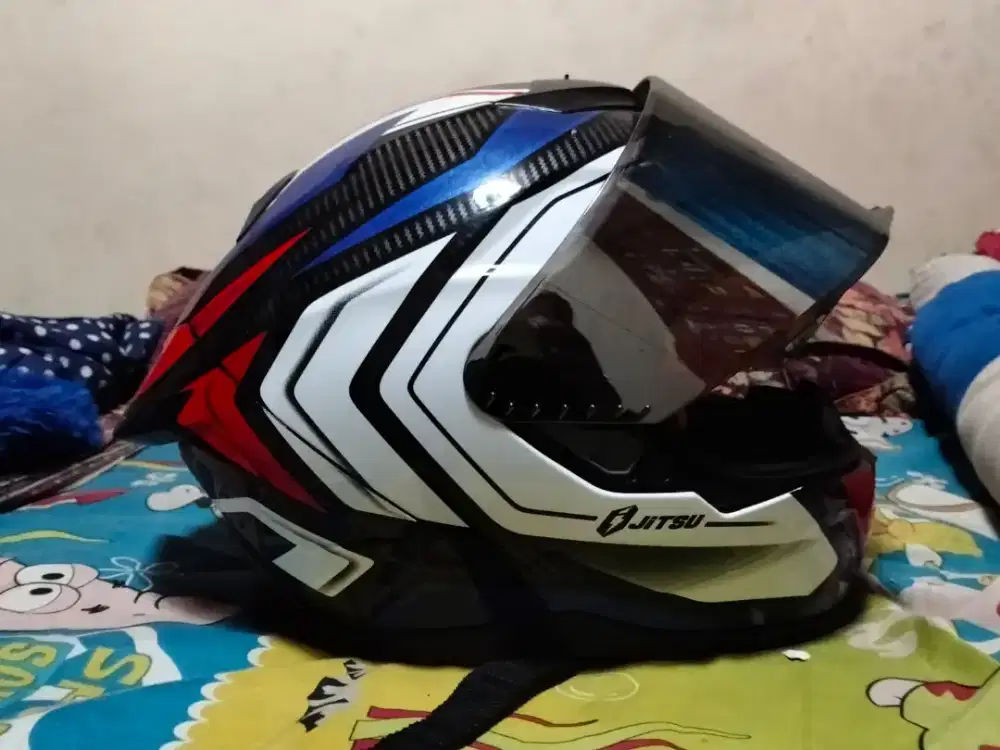 Helm Jitsu Air 1