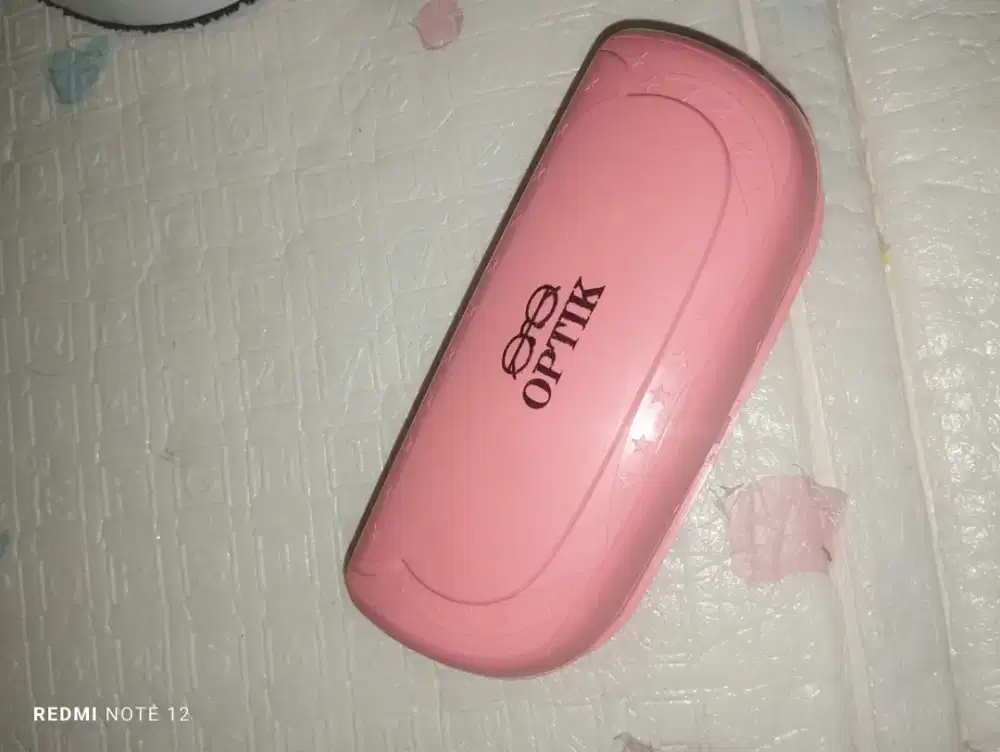 kotak kacamata pink