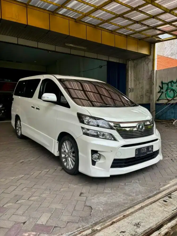 Toyota Vellfire Z Prem at 2013. Sunroof Best Seller