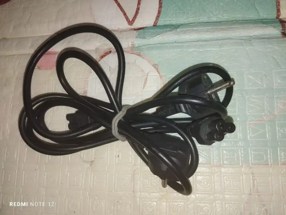 Kabel adaptor laptop