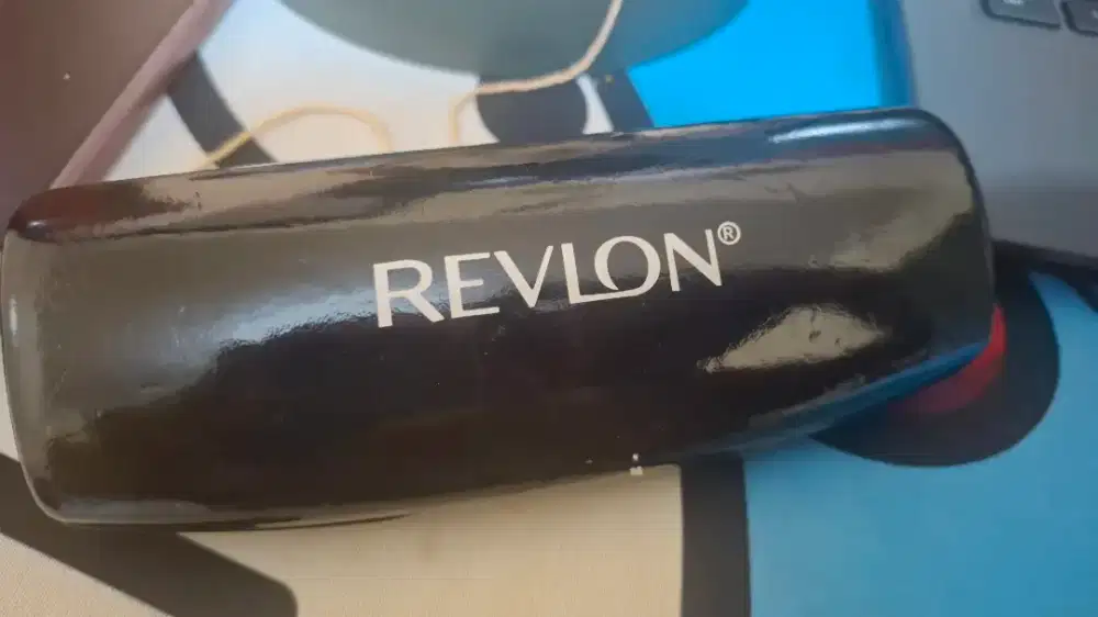 kotak kacamata revlon