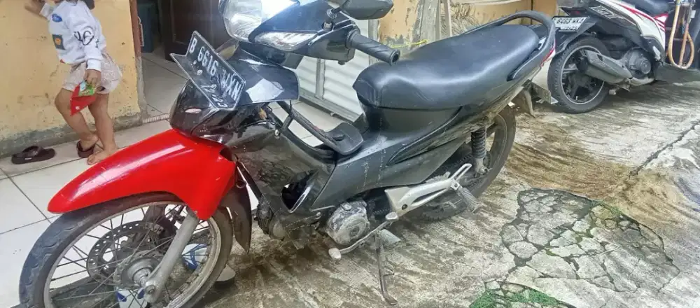 Dijual segera motor supra