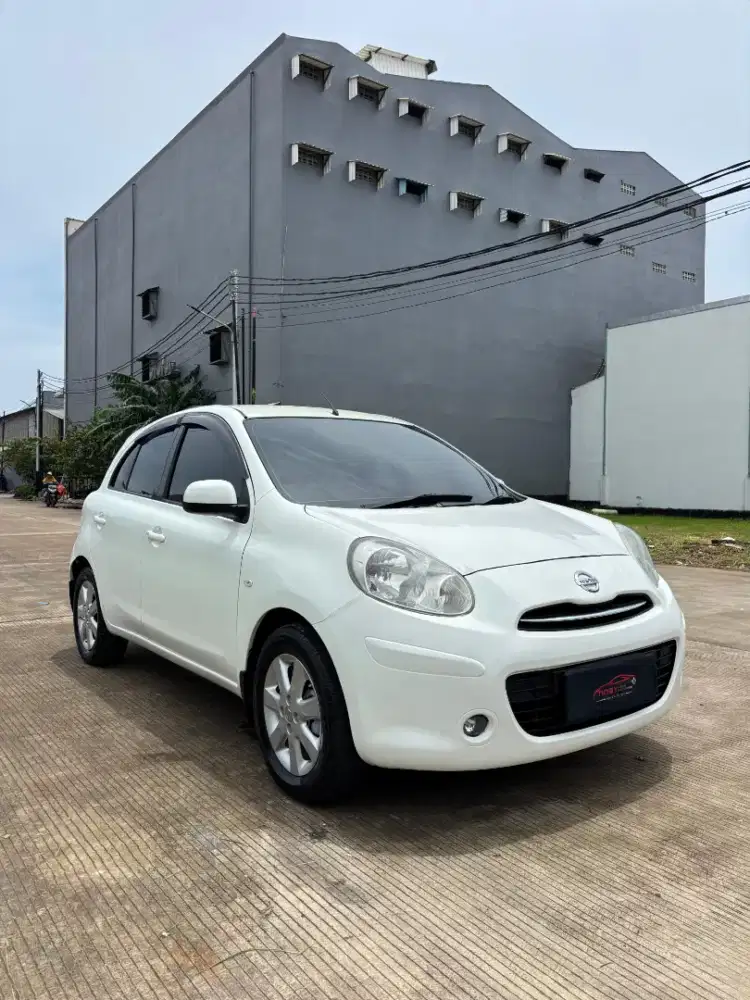 Nissan March L matic 2013 putih bekas murah