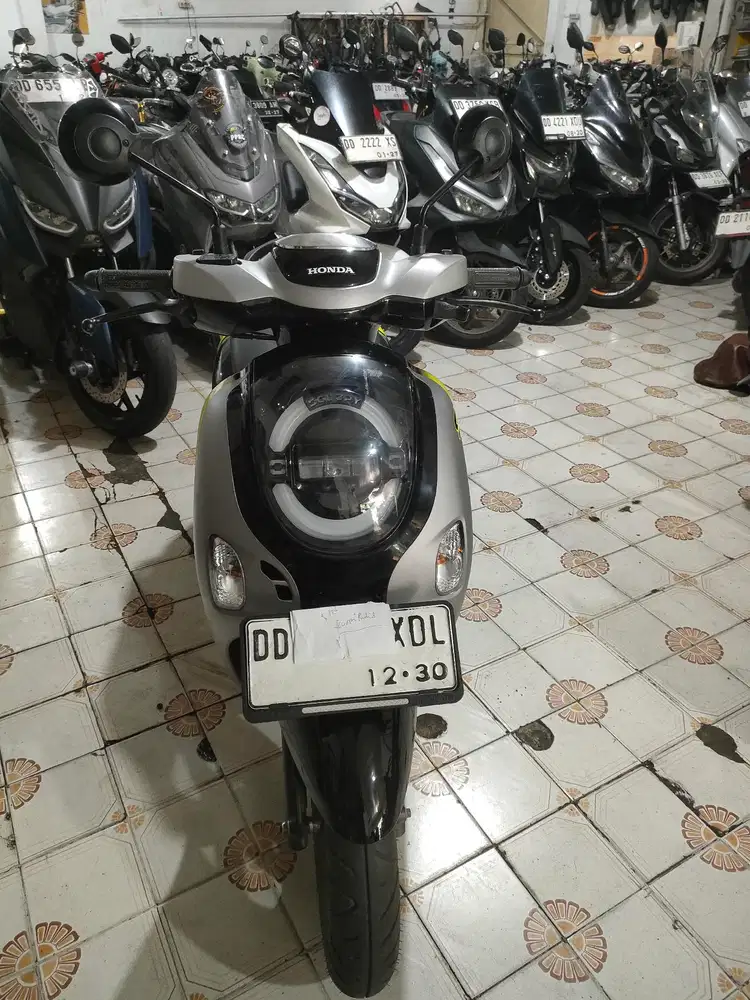 Honda Genio 2025 silver hitam