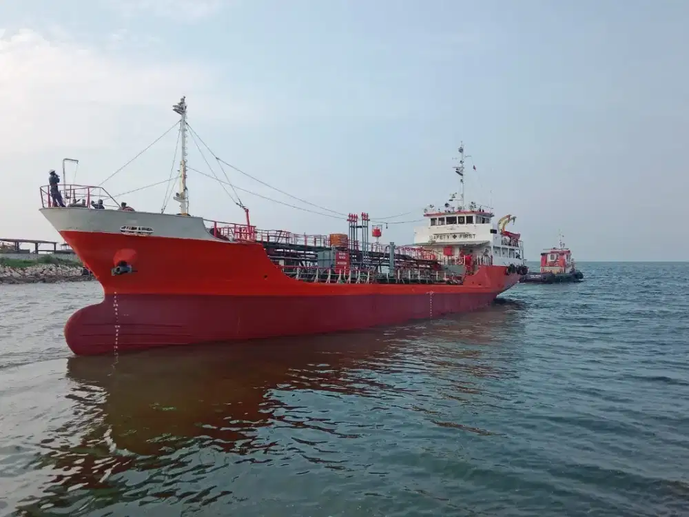 Di jual tanker 550 kl tahun 1985