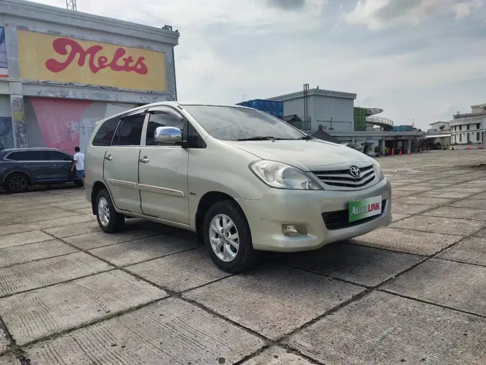 Innova 2.0 E 2011 matic silver Tangan Pertama 2012 at terawat  Record